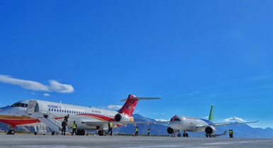 L'aereo C919 di produzione cinese arriva per la prima volta nello Xizang
